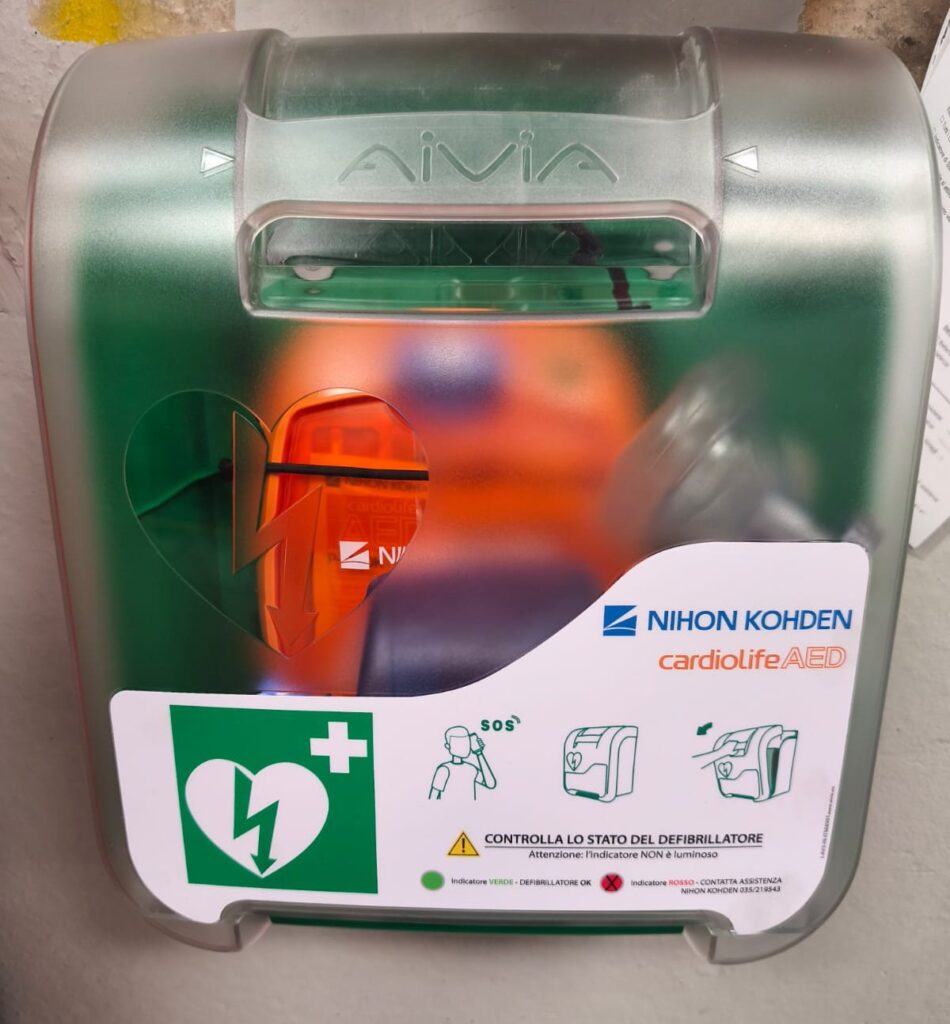 El desfibrilador instalado en el departamento productivo de la empresa